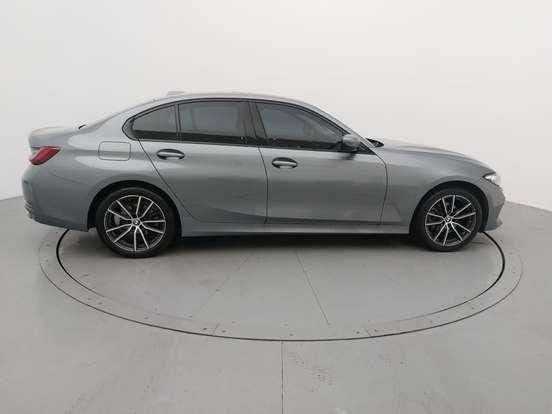 BMW-320i-2023