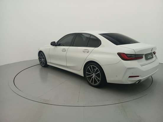 BMW-320i-2023
