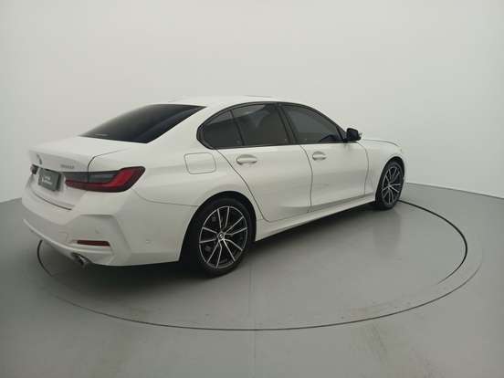 BMW-320i-2023