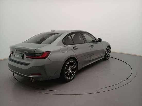 BMW-320i-2022