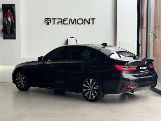 BMW-320i-2020