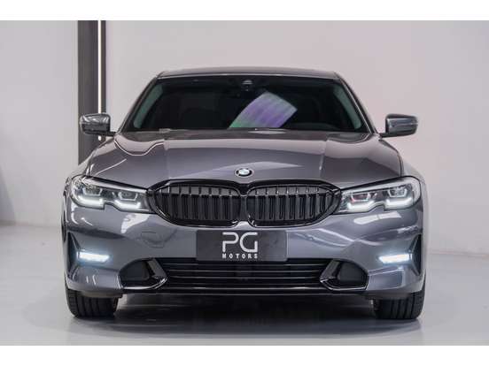 BMW-320i-2021