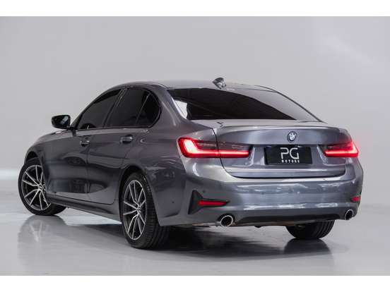 BMW-320i-2021