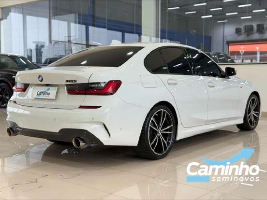 BMW-320i-2020