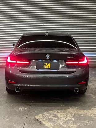 BMW-320i-2020