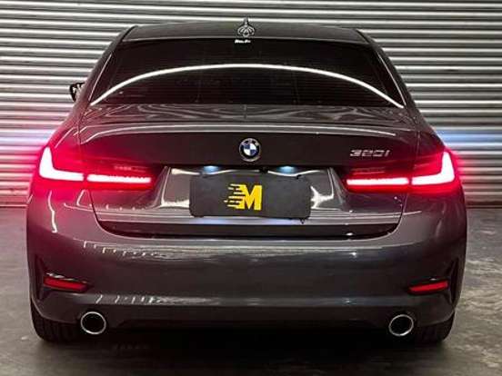 BMW-320i-2.0 16V TURBO GASOLINA SPORT GP AUTOMÁTICO BMW-320i-2020