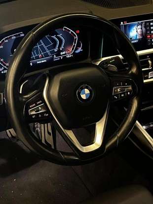 BMW-320i-2020
