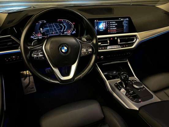 BMW-320i-2020