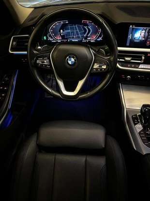 BMW-320i-2020
