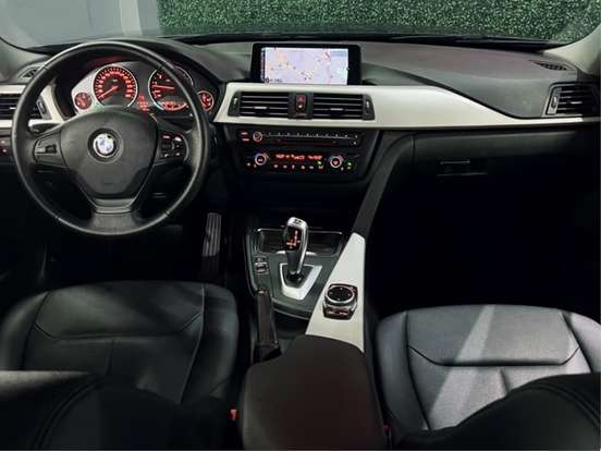BMW-320i-2013