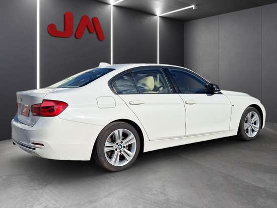 BMW-320i-2017