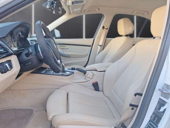 BMW-320i-2017