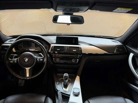 BMW-320i-2018