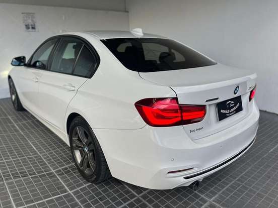 BMW-320i-2018