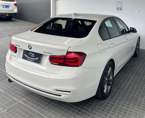 BMW-320i-2018