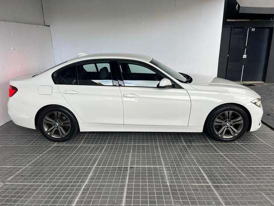 BMW-320i-2018