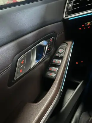 BMW-330e-2022