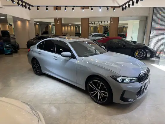 BMW-330e-2024
