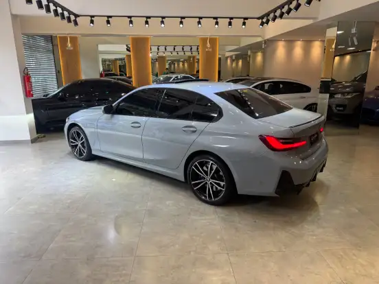 BMW-330e-2024