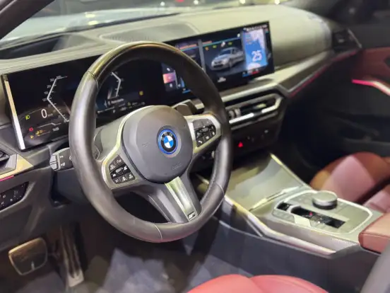 BMW-330e-2024
