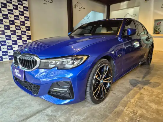 BMW-330e-2022