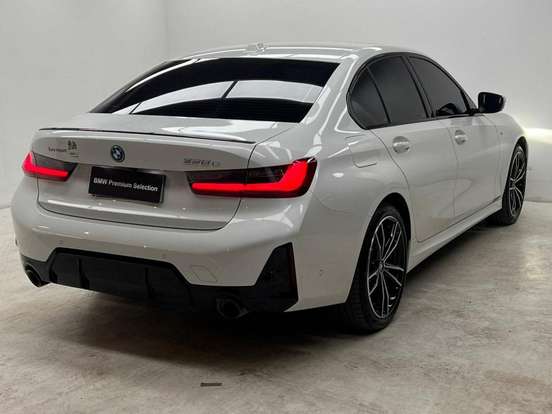 BMW-330e-2023