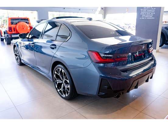 BMW-330e-2025