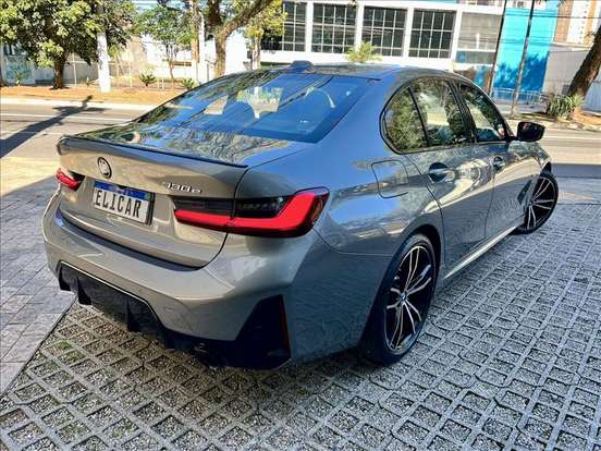 BMW-330e-2022