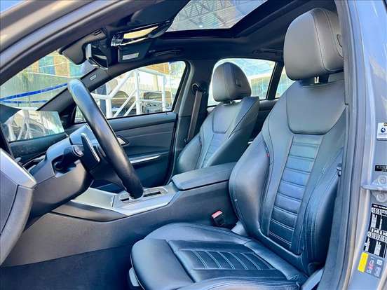 BMW-330e-2022