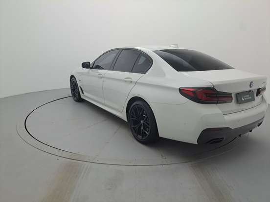 BMW-530e-2022