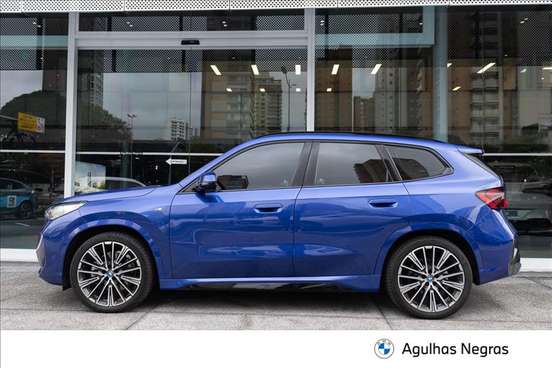 BMW-iX1-2024