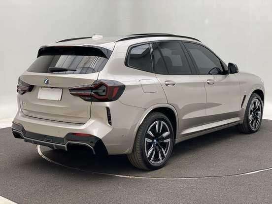 BMW-iX3-2023