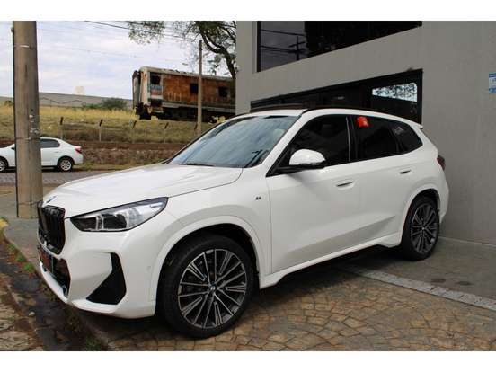 BMW-X1-2024