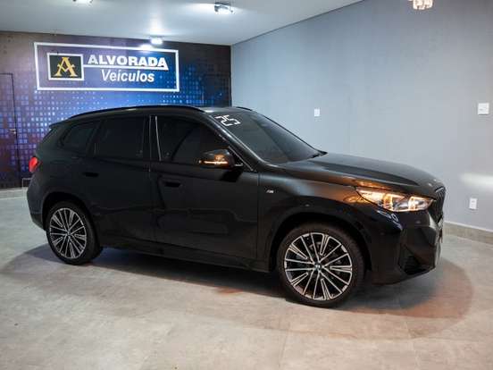 BMW-X1-2024