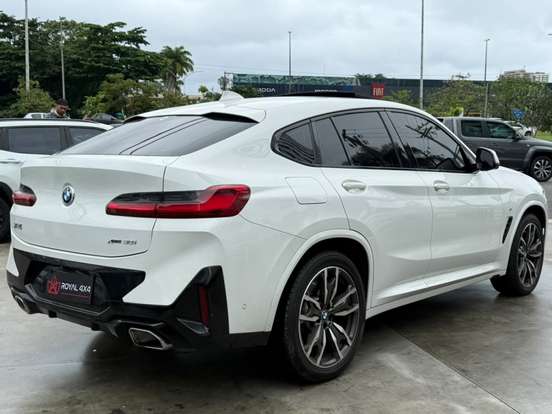 BMW-X4-2022