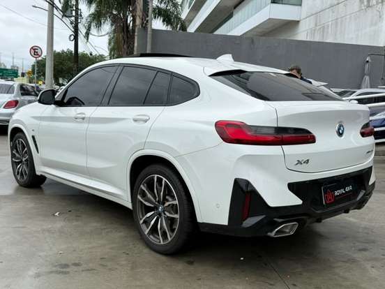 BMW-X4-2022