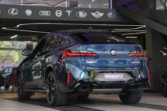 BMW-X4-2022