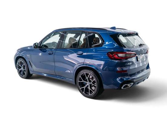 BMW-X5-2021