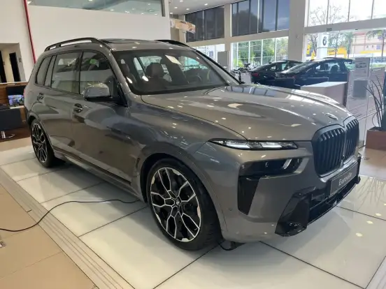 BMW-X7-2025