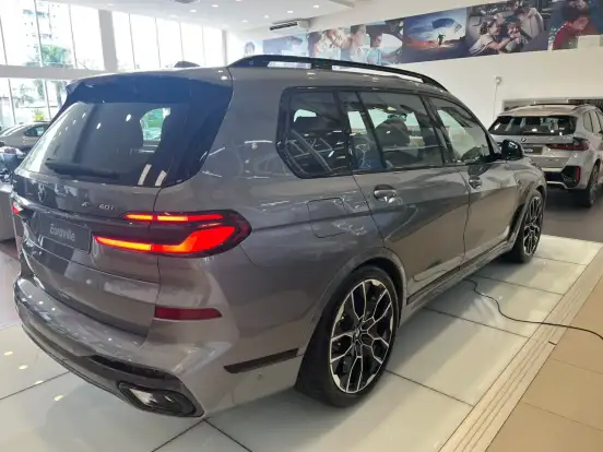 BMW-X7-2025