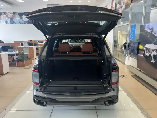 BMW-X7-2025