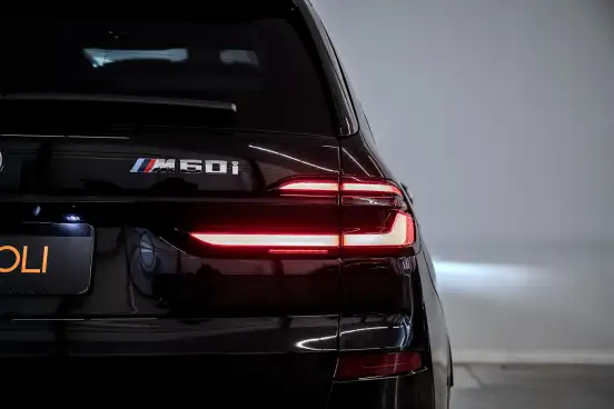 BMW-X7-2023