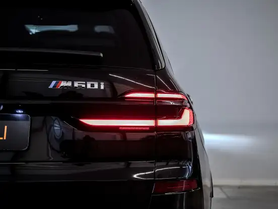 BMW-X7-4.4 V8 GASOLINA M60i STEPTRONIC BMW-X7-2023