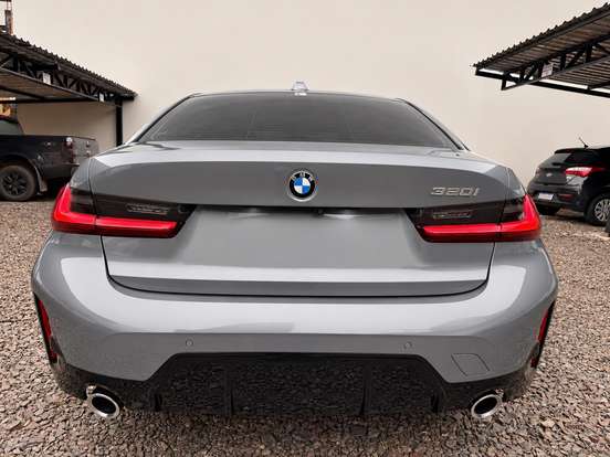 BMW-320i-2024