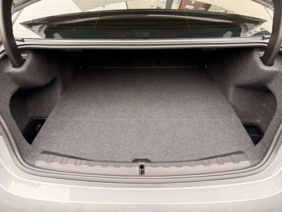 BMW-320i-2024