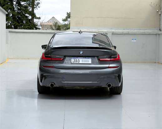 BMW-320i-2021