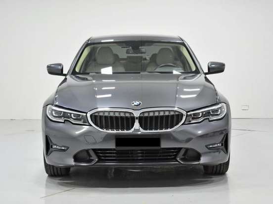 BMW-320i-2019
