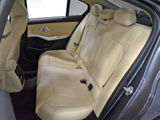 BMW-320i-2019