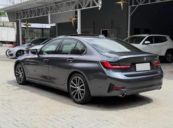 BMW-320i-2020