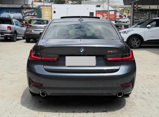 BMW-320i-2020